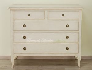 Classic style chest of drawers in solid wood with very antique lacquered finish
